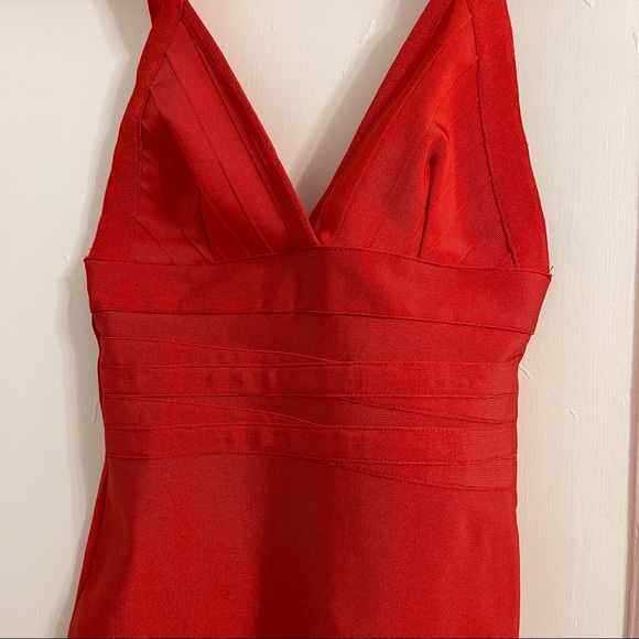 Nessa Deep V Bandage Dress in Red Size S - Picture 5 of 9
